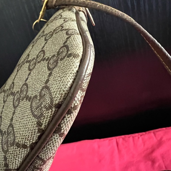 🤩⭐️HOST PICK ⭐️🤩 Gucci Vintage Sling Bag. - Picture 11 of 13